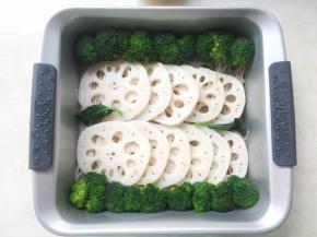 装饰上西兰花，具体装饰可以根据个人喜好
