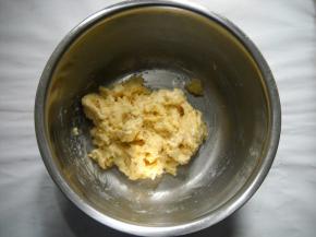 混合至无干粉。