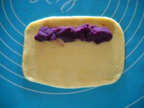 放上紫薯泥。