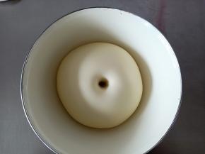 发酵至两倍大，手指戳洞不塌陷不回缩