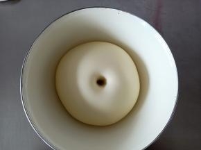 发酵至两倍大，手指戳洞不塌陷不回缩