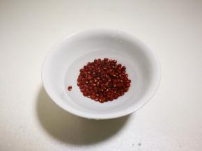 红豆洗净浸泡两小时