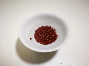 红豆洗净浸泡两小时