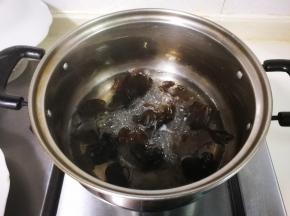 放入开水锅中烧开捞出来