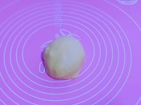 揉成面团，静置10分钟！