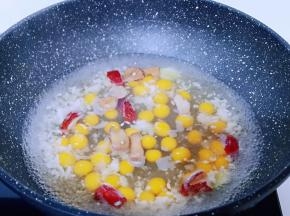 水烧开后下去南瓜小圆子！