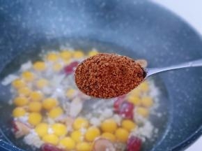 加入甘汁园纯正红糖！将南瓜小圆子煮熟！(小圆子漂浮在水面上就熟了)