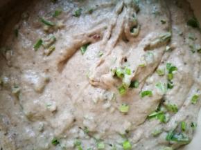 加入大蒜苗或葱花拌匀