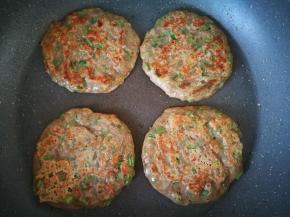 煎到两面焦黄，很香