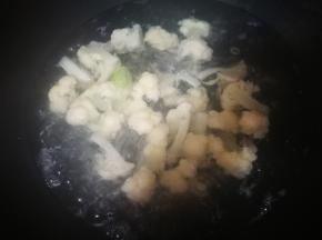 花菜出水捞出