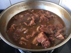 大火收汁约5分钟左右，汤汁稍稍浓一点即可。