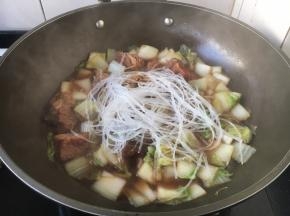 放入粉丝。