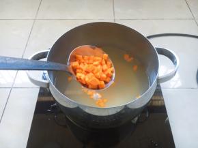 再放入南瓜粒。