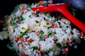 大火继续翻炒1分钟左右。