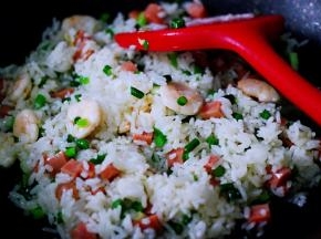 大火继续翻炒1分钟左右。