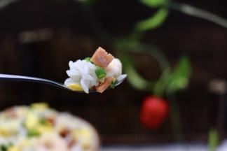 吃上一口超级满足，老公连吃两碗都没有吃够哟。