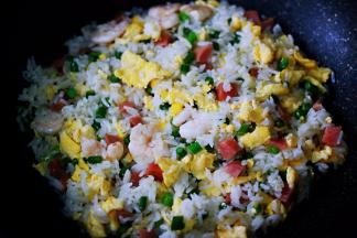 大火翻炒至均匀即可关火。