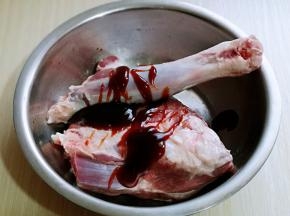 加入蚝油，按个人口味加入食用盐！