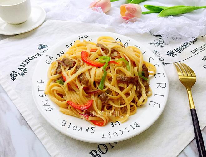 黑椒牛排炒意面