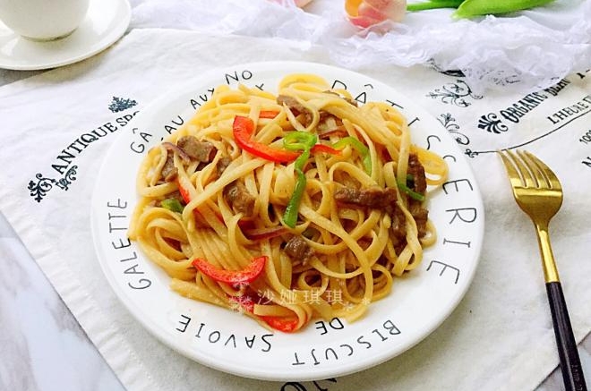 黑椒牛排炒意面