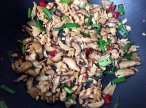 大火炒1分钟关火出锅。