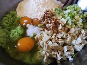 放入花椒粉和盐