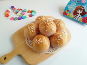 紫薯皮紫薯馅的紫薯小餐包。