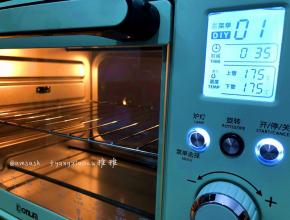 烤箱预热上下火175度10分钟