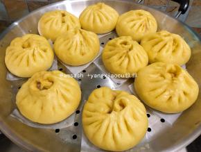 直接开中火蒸12分钟，蒸好后不要马上开盖子，焖3分钟后将盖子打开一条缝，慢慢放气，待蒸汽放得差不多了才完全开盖。以防蒸好后的包子遇到冷空气造成回缩问题