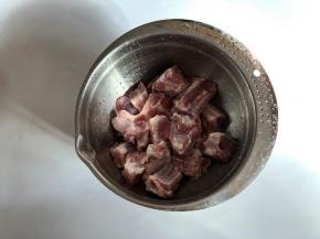 排骨用盐水浸泡冲洗血水