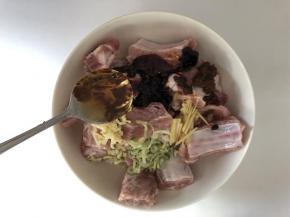 加入除香菜、芝麻以外的所有剩余材料