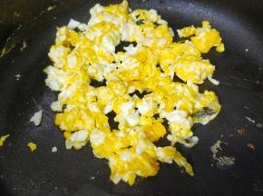 鸡蛋炒熟