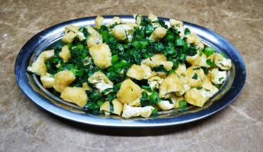 菜心粒油豆腐盛出备用。