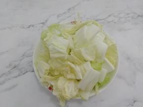 白菜洗干净切成块