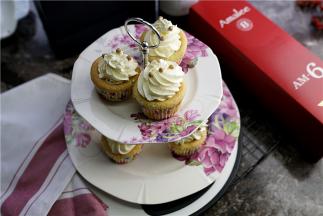 不拍照片的话整 个流程下来，烤好蛋糕仔的总用时大概在25分钟的样子，然后呢凉透再裱奶油用时差不多要10-20分钟的样子。