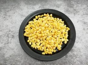 把玉米粒剥下来