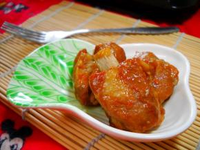 烤熟的排骨上碟后即可食用。