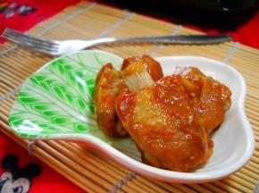 烤熟的排骨上碟后即可食用。