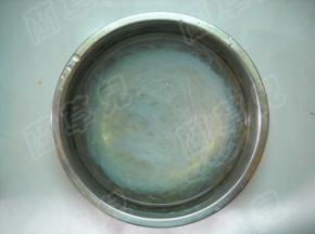粉丝用温水浸泡。