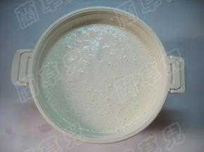 搅打成黄豆米糊。