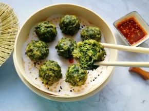 太好吃了，加了玉米面粉的菜团有一股特别的香味。