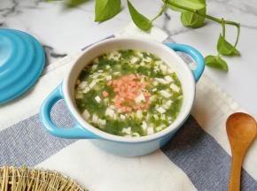  盛出，撒上火腿肠装饰一下。