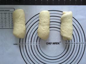 三个面团做好以后，盖上保鲜膜再次松弛15分钟