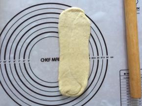 然后再擀成牛舌状