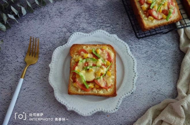吐司披萨