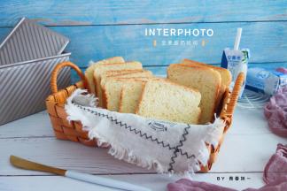 出炉趁热脱模，放烤网上晾凉再切片