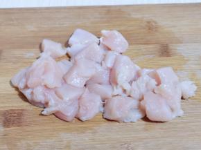 再切小块！(鸡块大小可以根据个人喜欢)