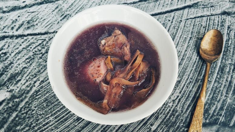 紫萝卜火龙果花干猪骨汤