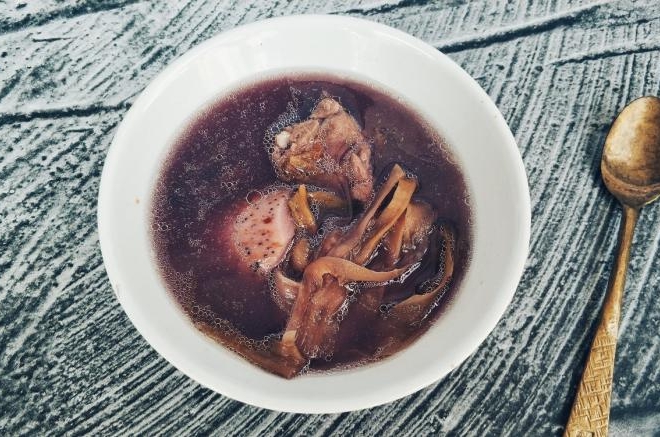 紫萝卜火龙果花干猪骨汤