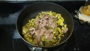 再倒入黄牛片